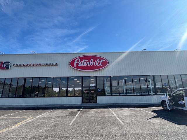 Peterbilt / Larson Group commercial building exterior